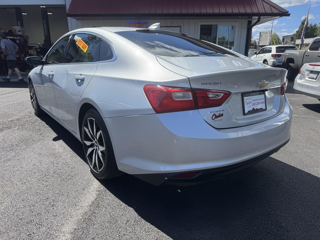 2016 Chevrolet Malibu Image 3