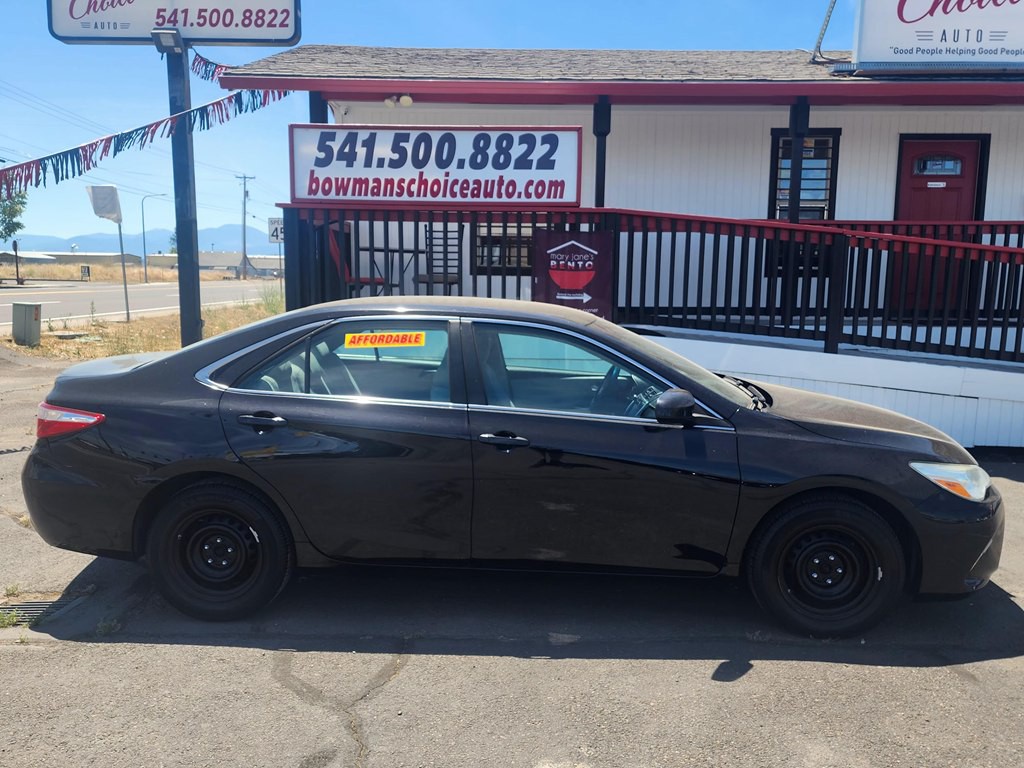 2016 Toyota Camry Image 2