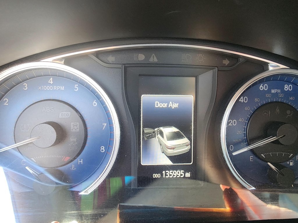 2016 Toyota Camry Image 6