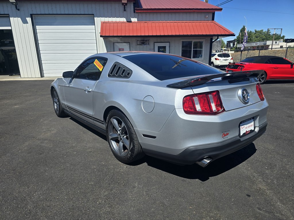 2012 Ford Mustang Image 2