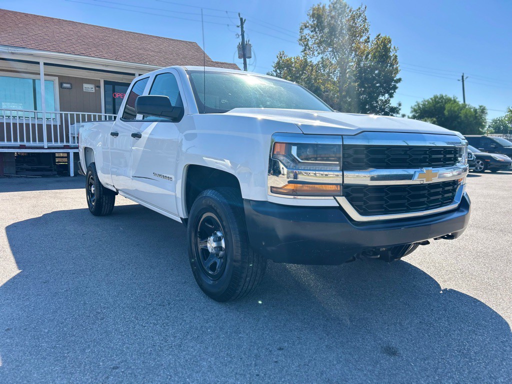 2017 Chevrolet Silverado 1500 Image 2