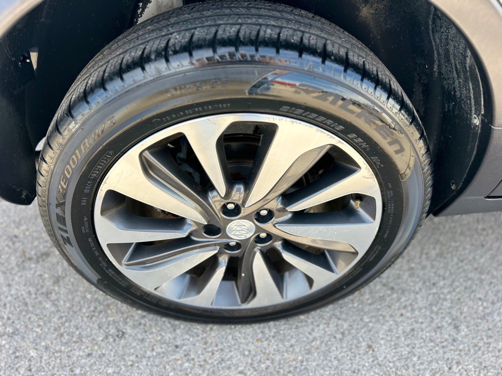 2017 Buick Enclave Image 17