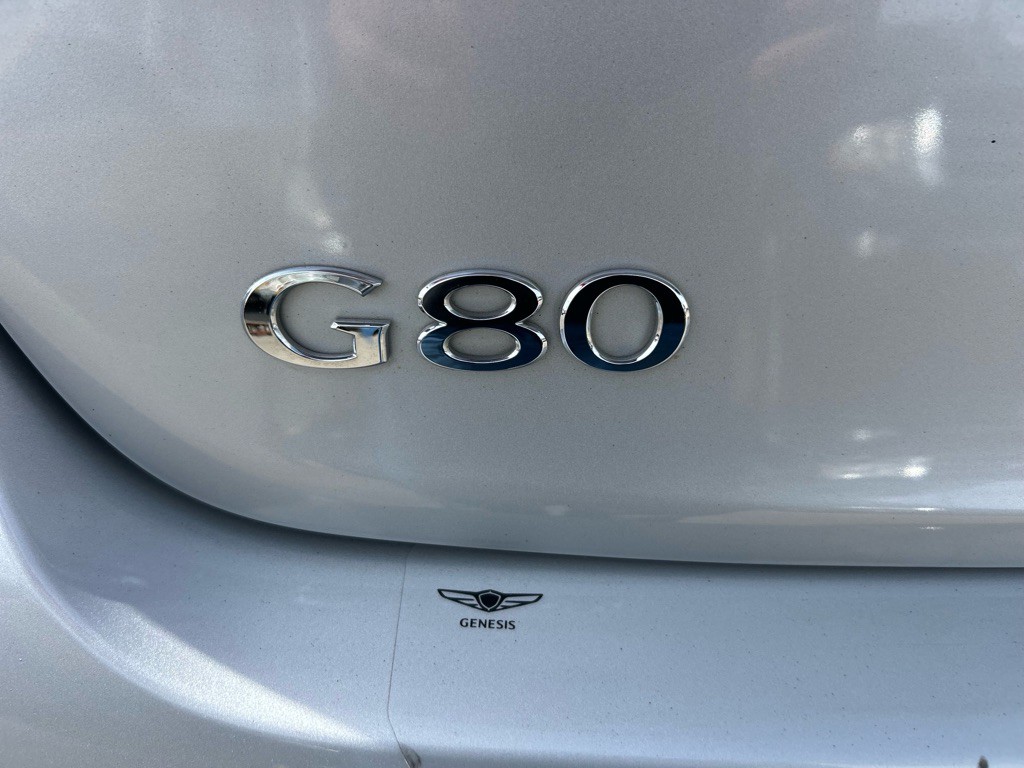 2017 Genesis G80 Image 10