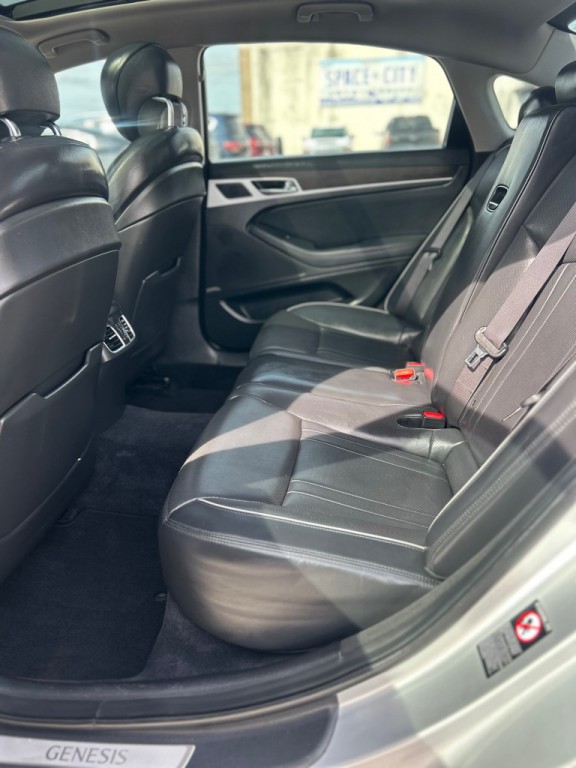 2017 Genesis G80 Image 12