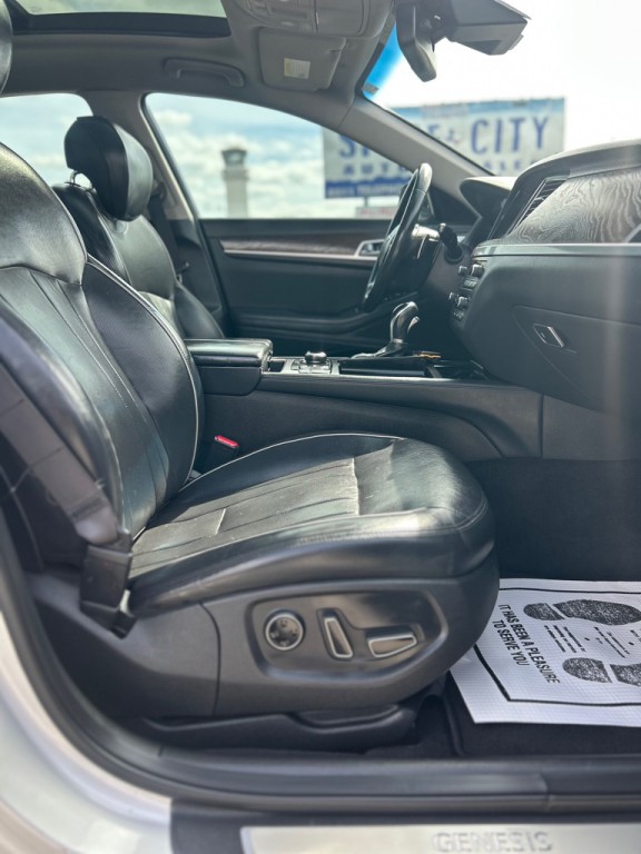 2017 Genesis G80 Image 14