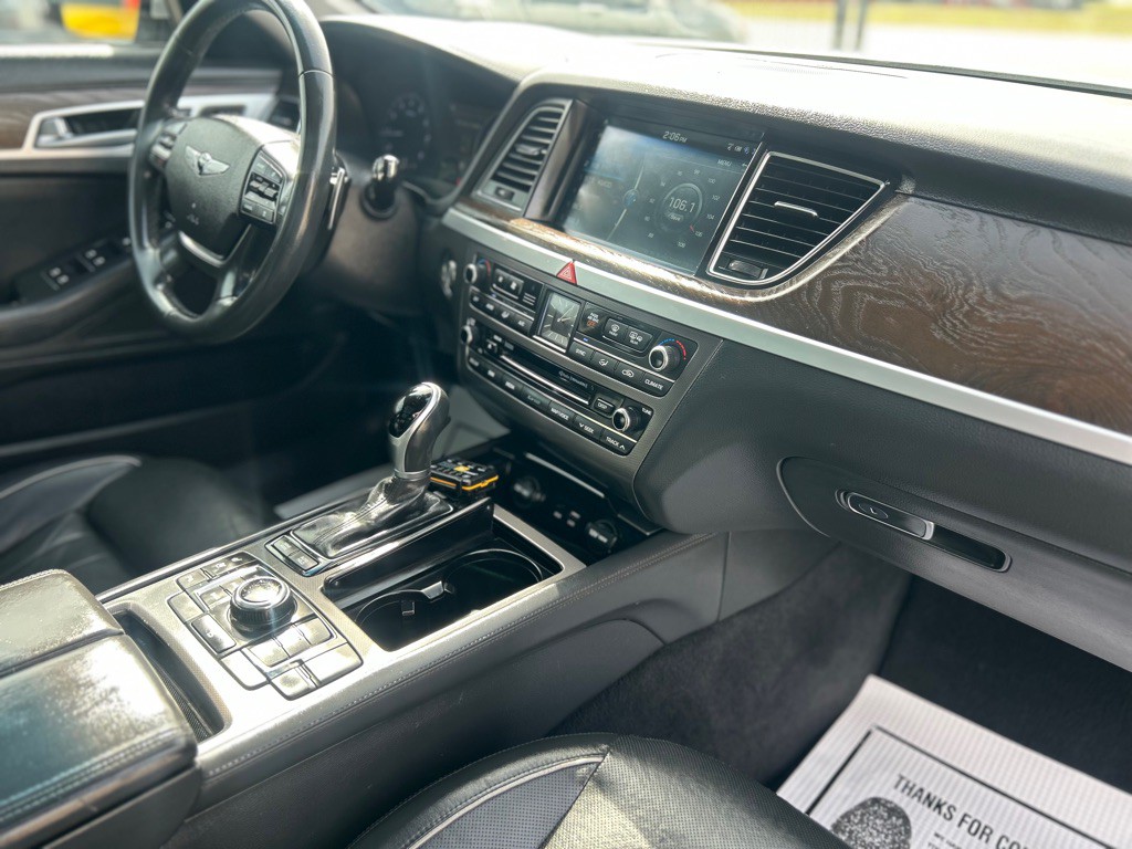 2017 Genesis G80 Image 15