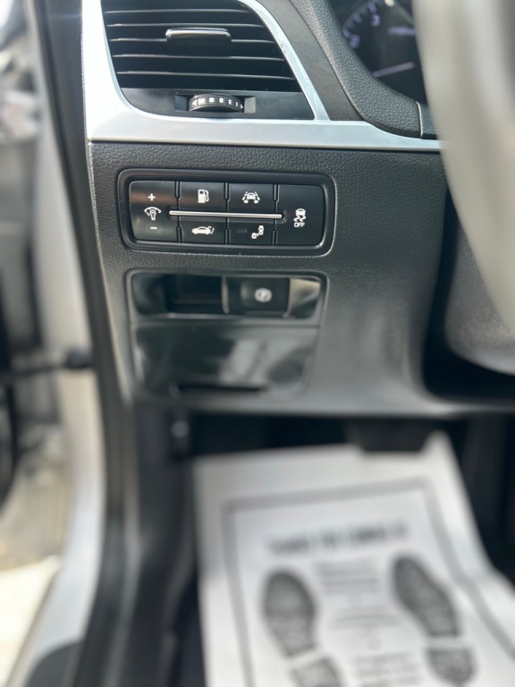 2017 Genesis G80 Image 16