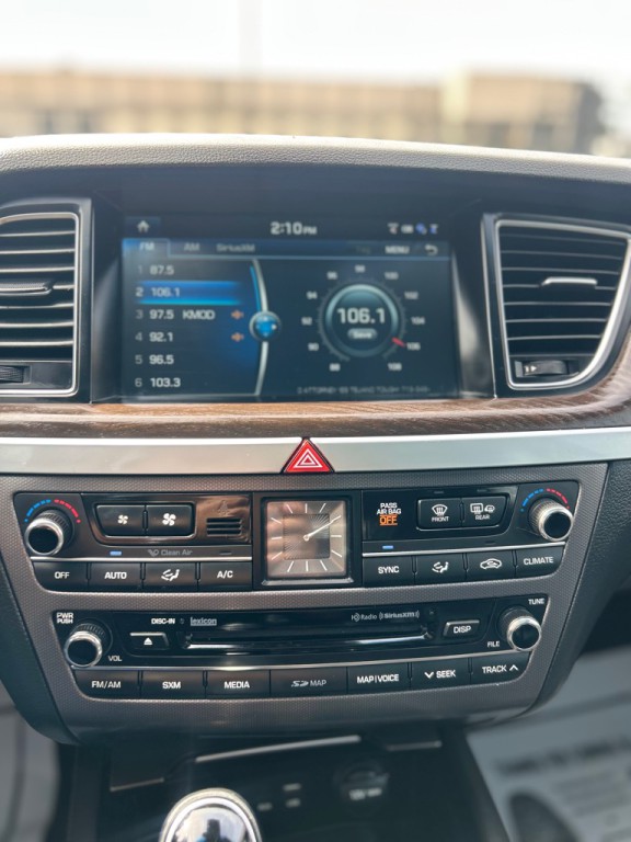 2017 Genesis G80 Image 18