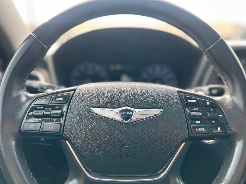 2017 Genesis G80 Image 21