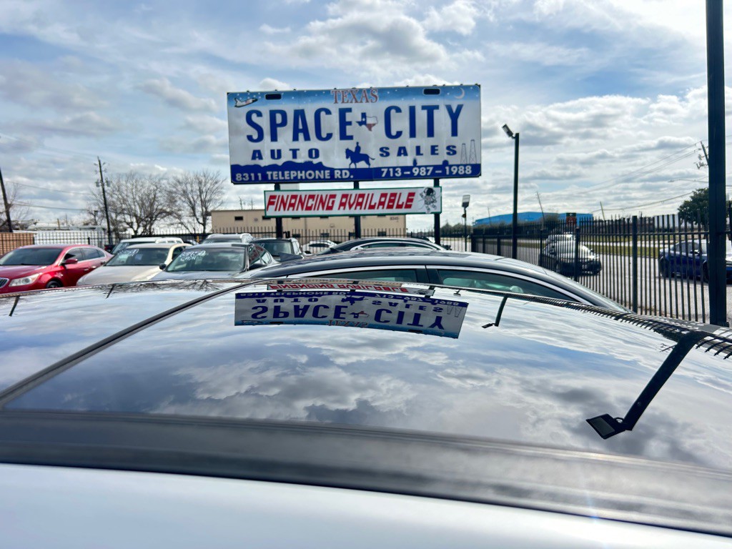 2017 Genesis G80 Image 26