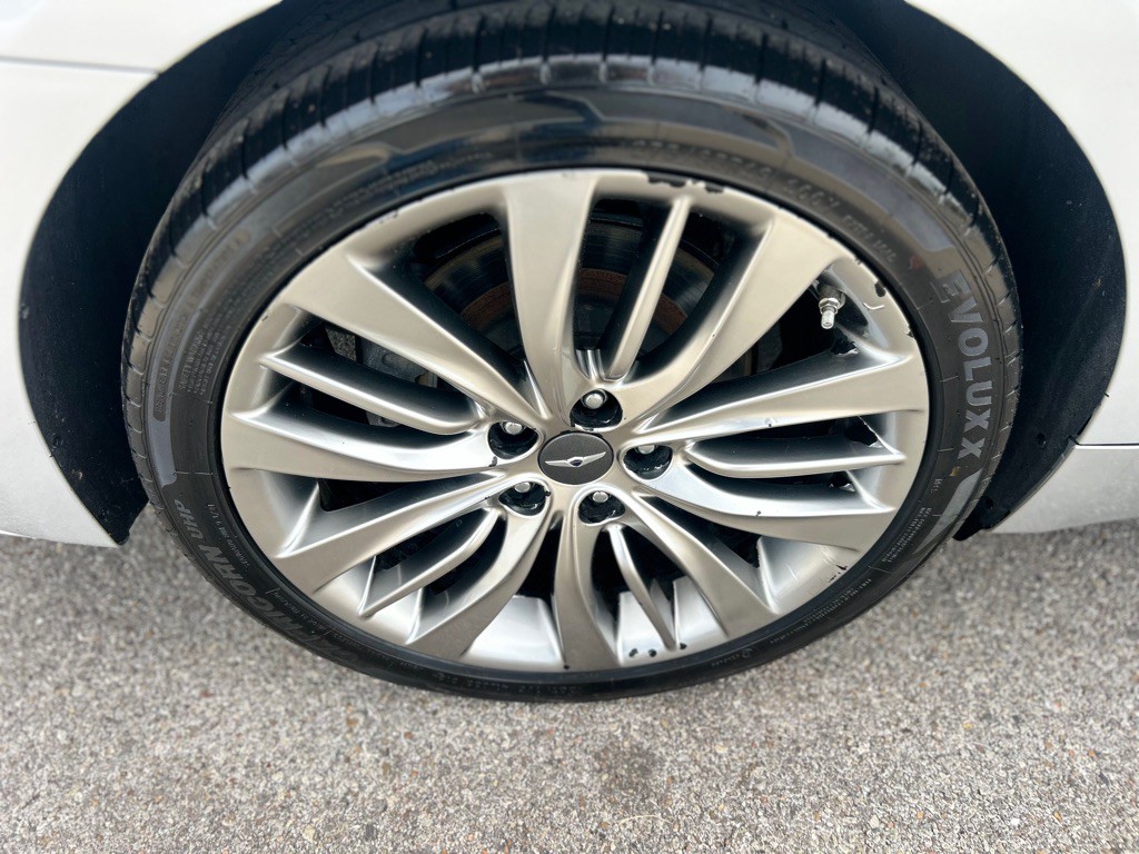 2017 Genesis G80 Image 27