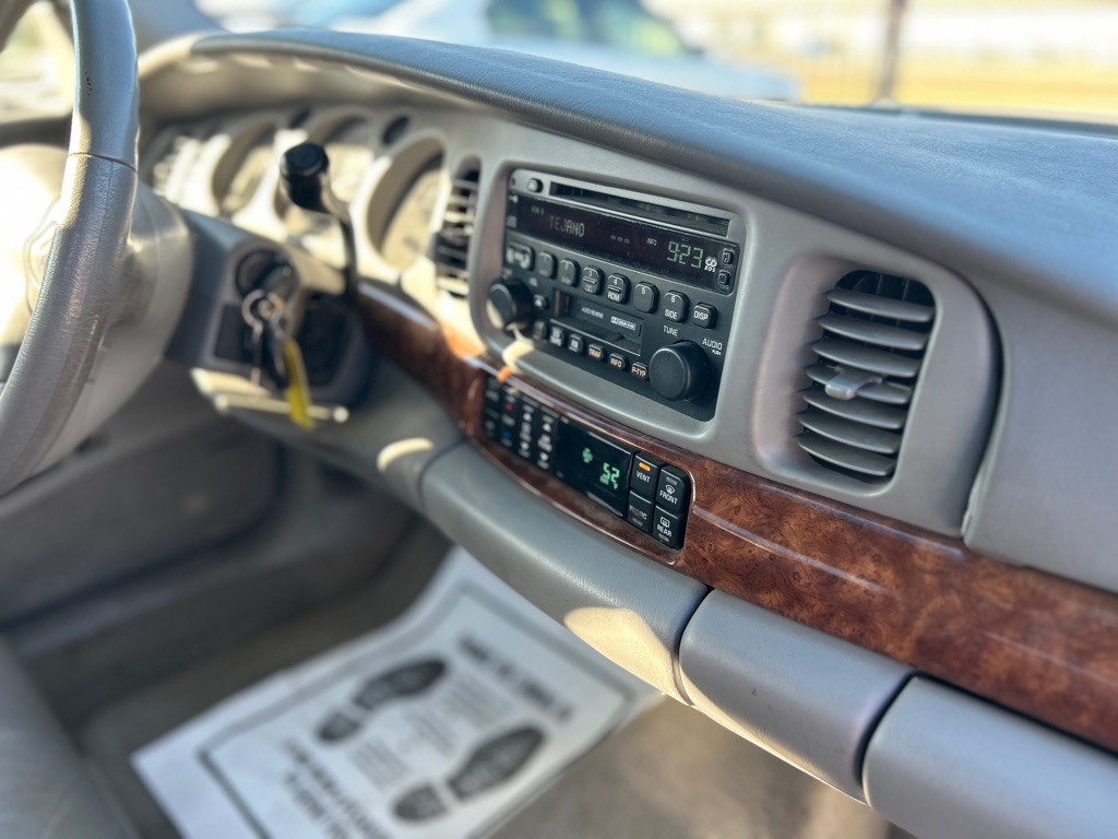 2002 Buick LeSabre Image 12