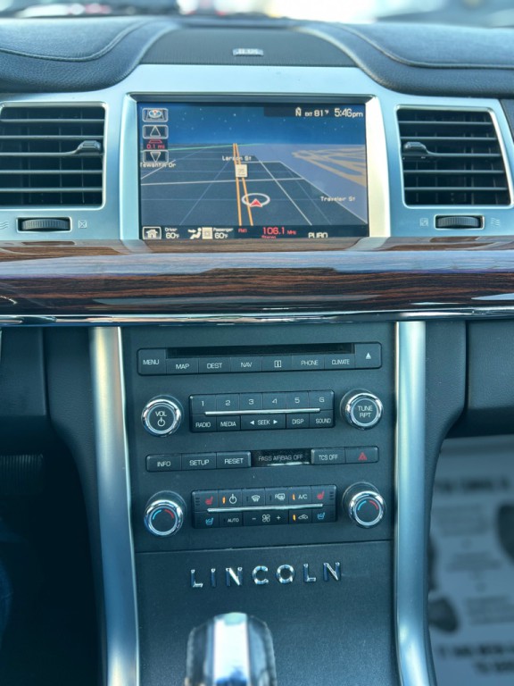 2012 Lincoln MKS Image 17