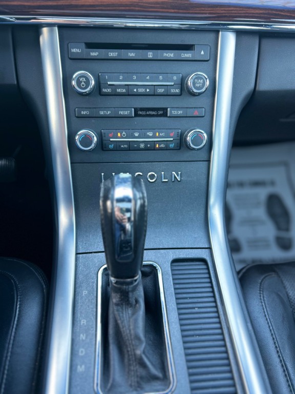 2012 Lincoln MKS Image 19