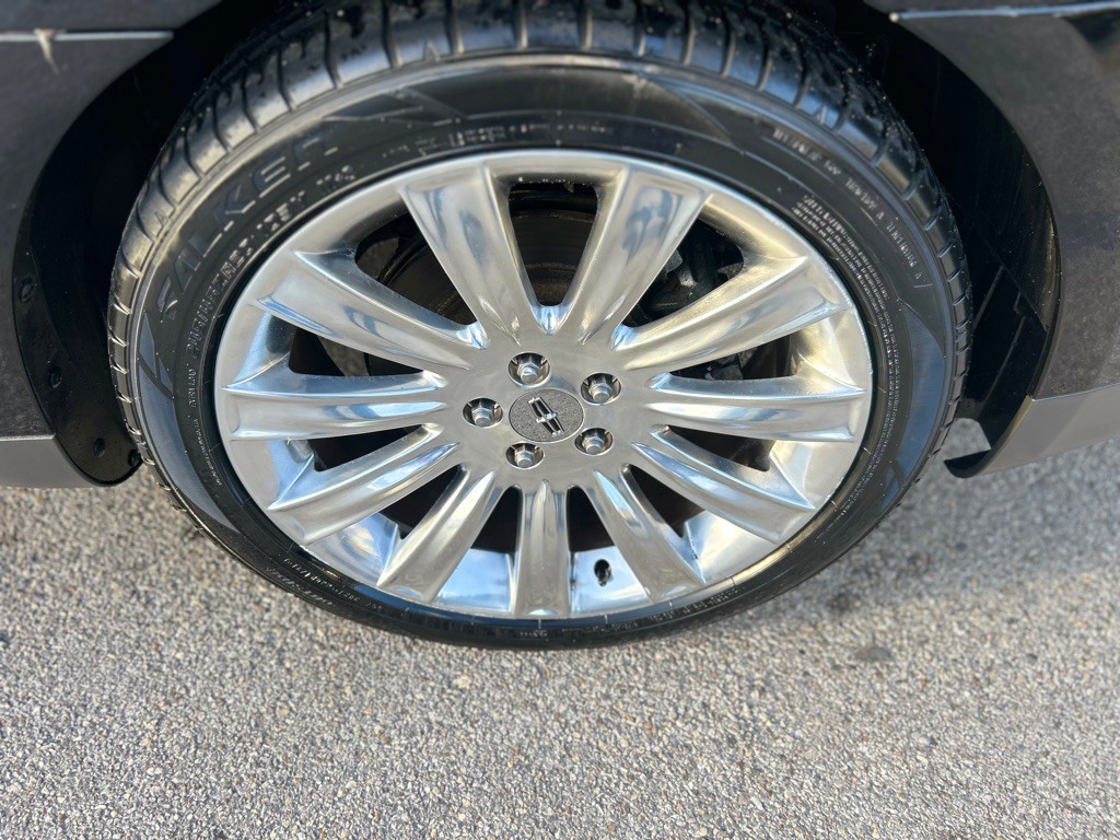 2012 Lincoln MKS Image 23