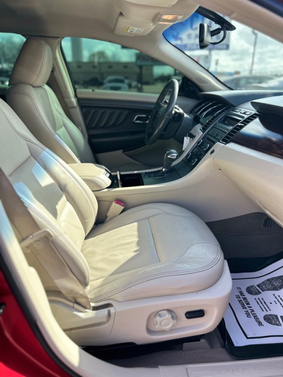 2010 Ford Taurus Image 12