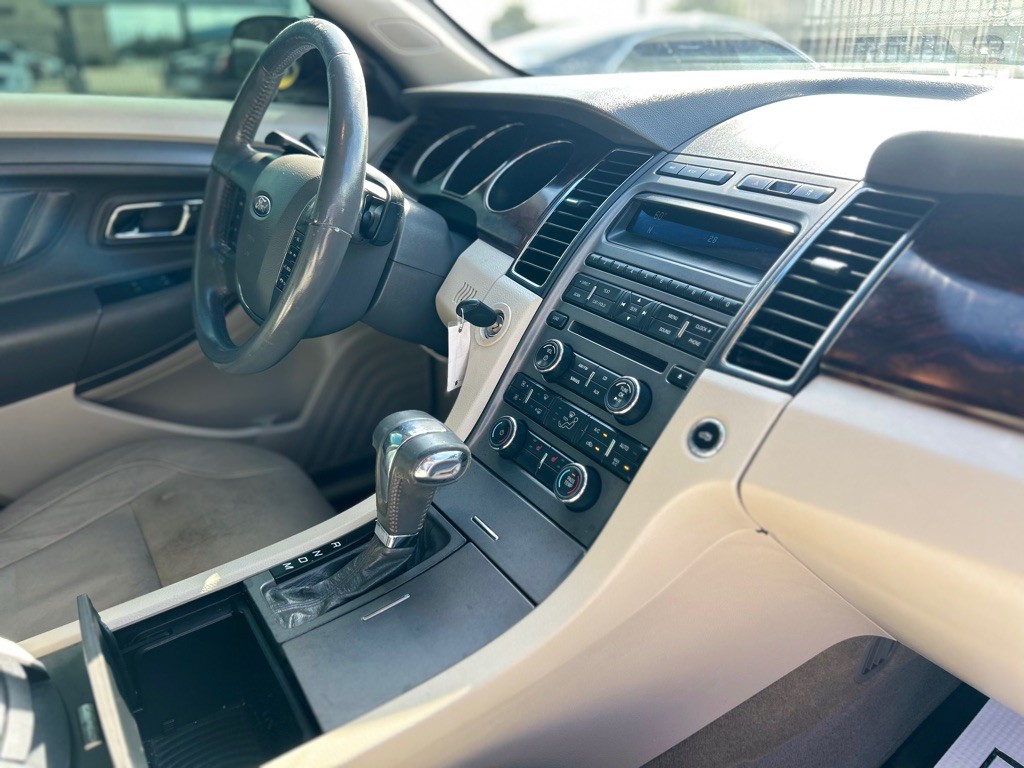 2010 Ford Taurus Image 13