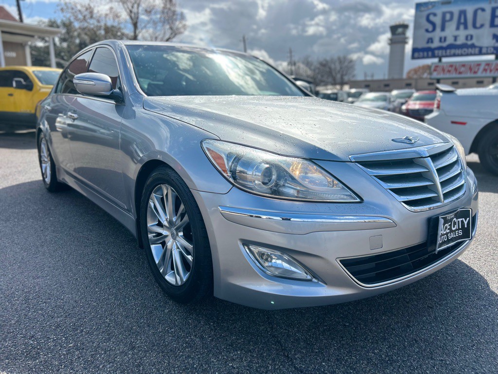 2012 Hyundai Genesis Image 2