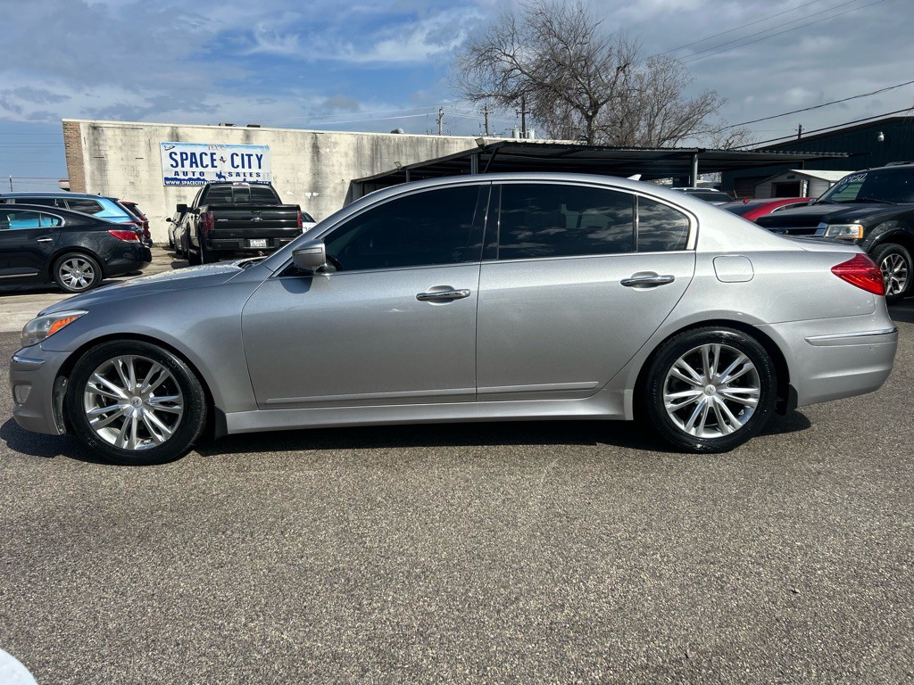 2012 Hyundai Genesis Image 5