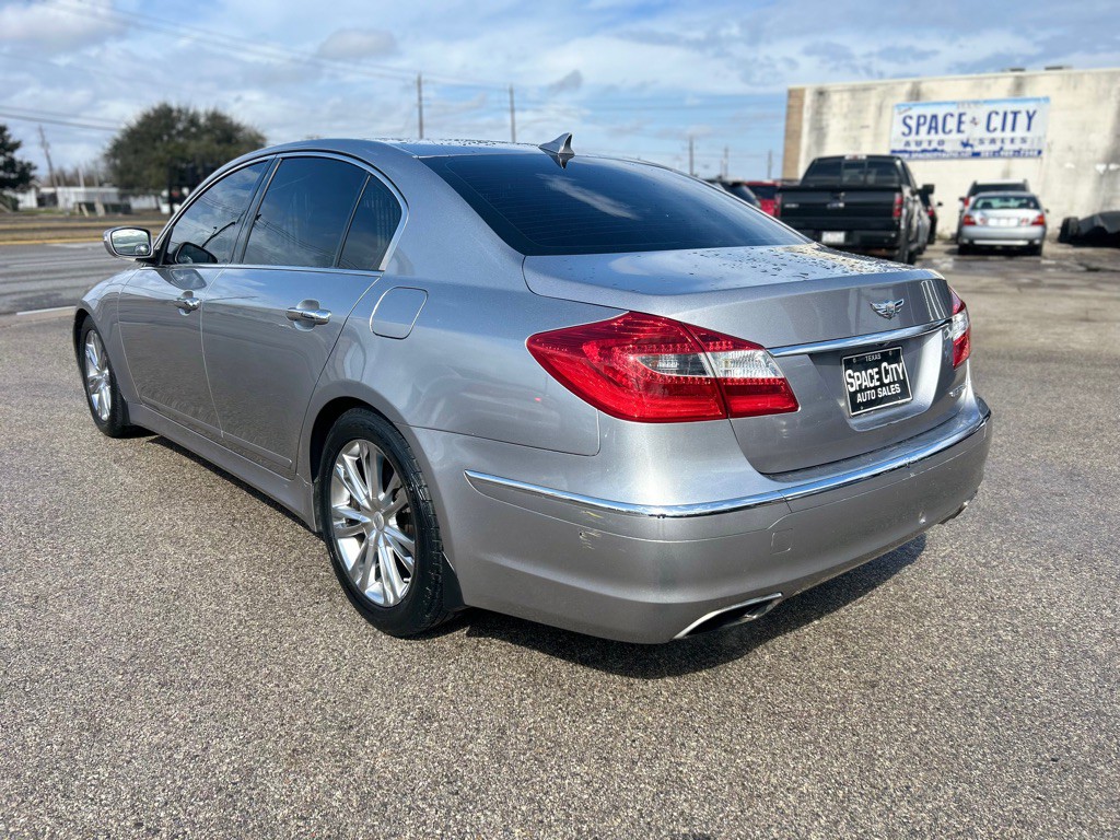 2012 Hyundai Genesis Image 8