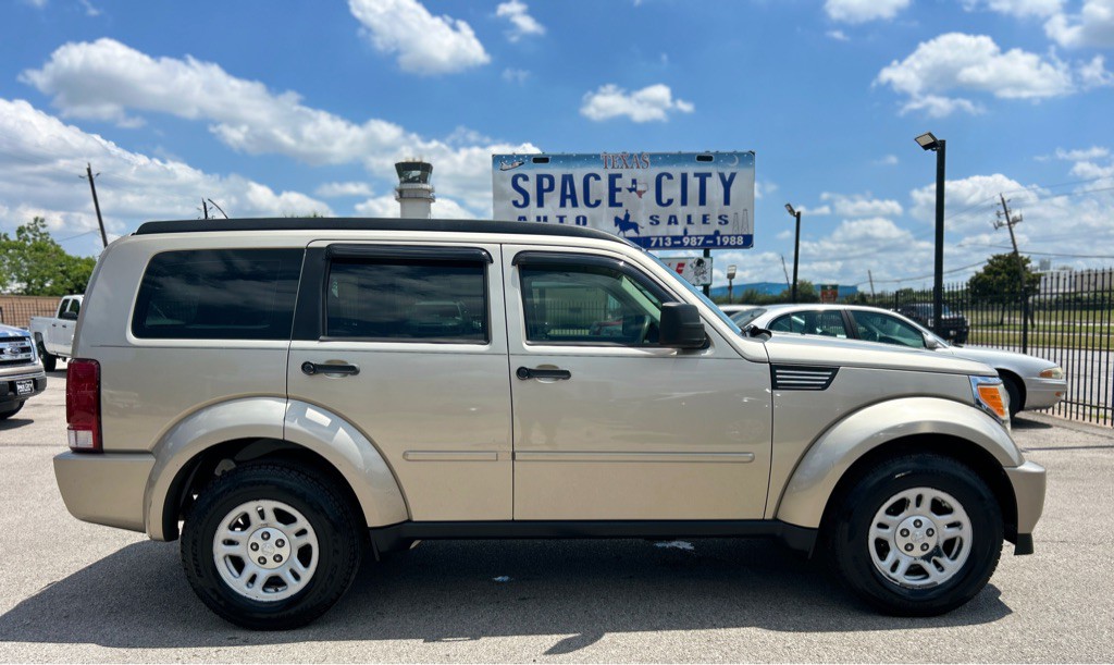 2010 Dodge Nitro Image 1