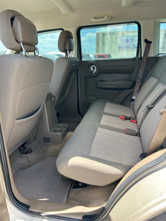 2010 Dodge Nitro Image 12