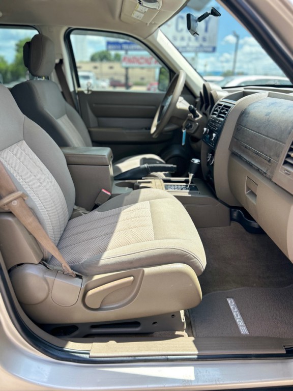 2010 Dodge Nitro Image 14