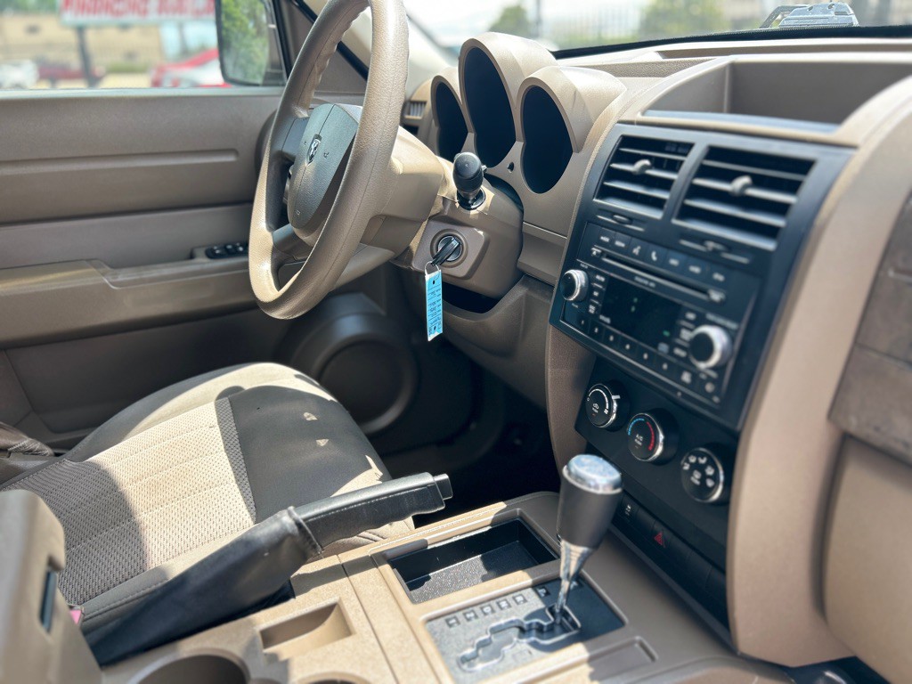 2010 Dodge Nitro Image 15
