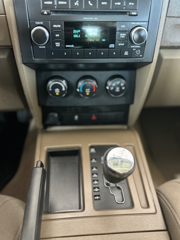 2010 Dodge Nitro Image 18