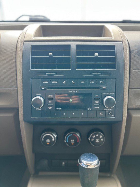 2010 Dodge Nitro Image 16