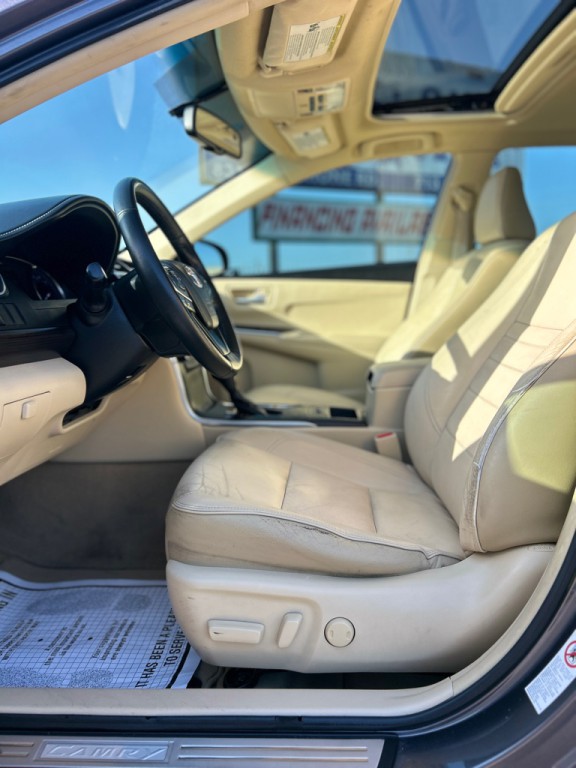2015 Toyota Camry Image 12