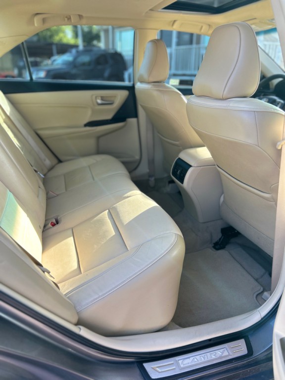 2015 Toyota Camry Image 14