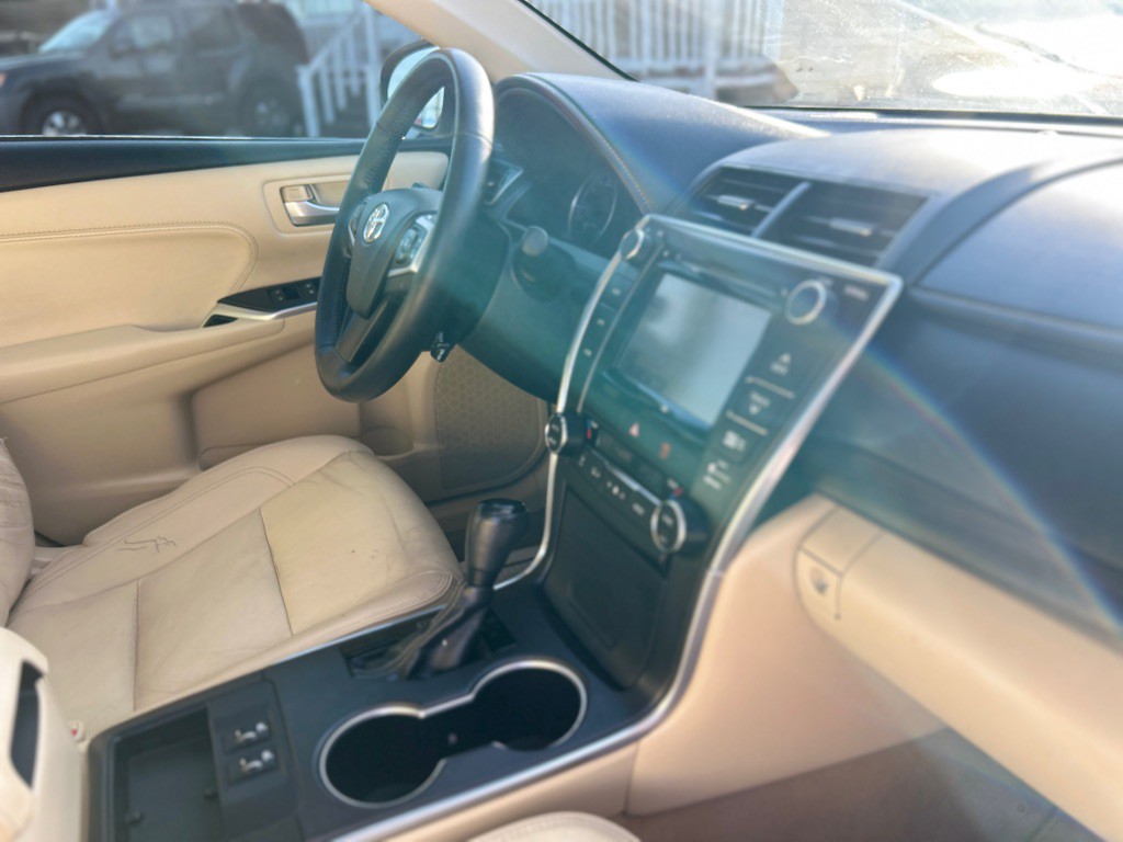 2015 Toyota Camry Image 16