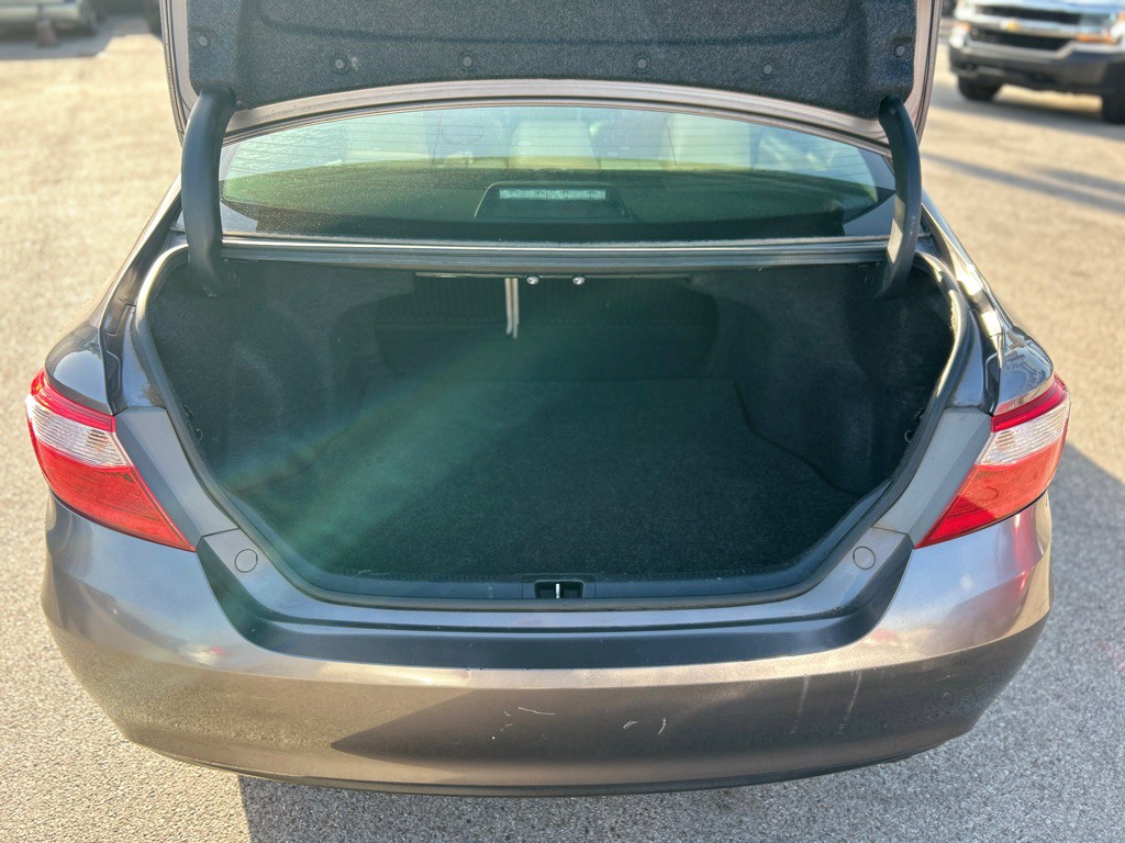 2015 Toyota Camry Image 19
