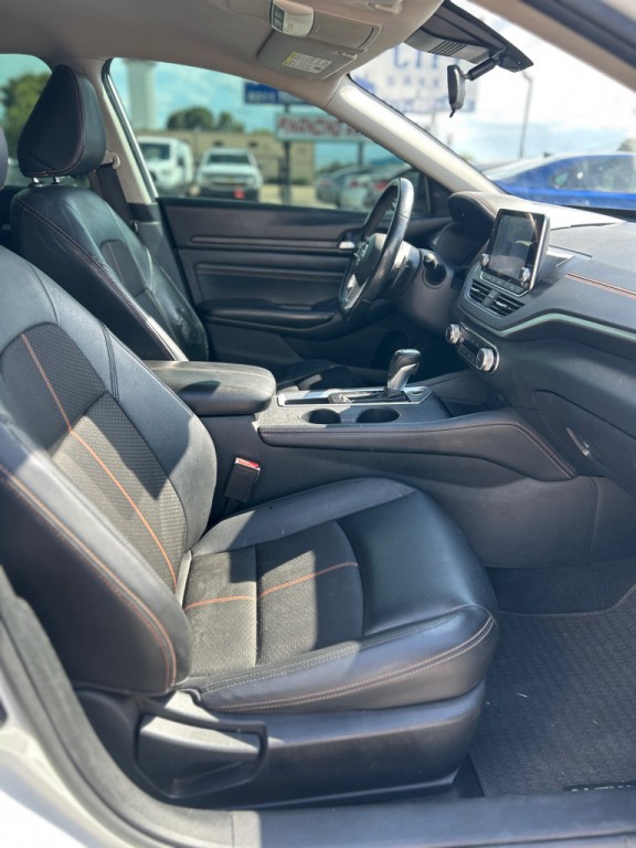 2020 Nissan Altima Image 17