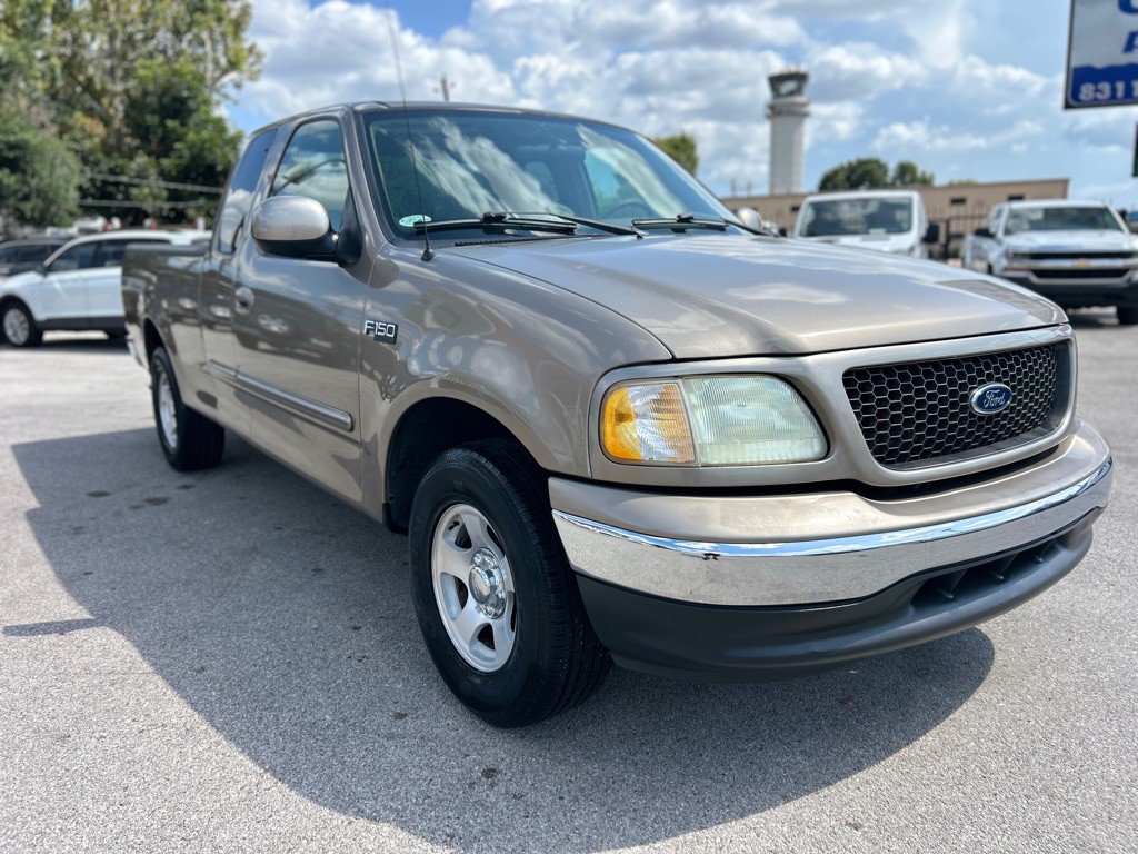 2003 Ford F-150 Image 2