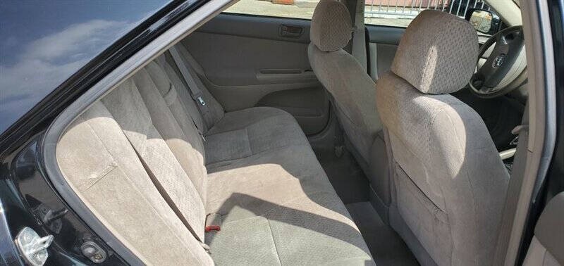 2004 Toyota Camry Image 13