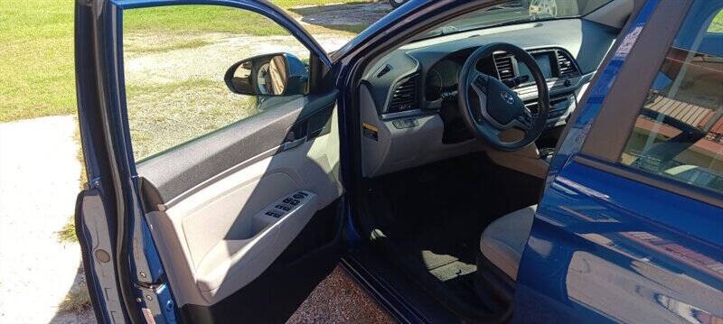 2017 Hyundai Elantra Image 9