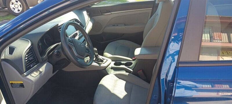 2017 Hyundai Elantra Image 10