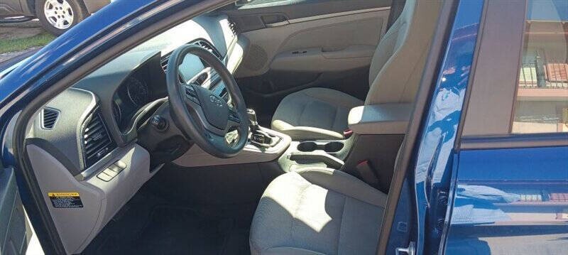 2017 Hyundai Elantra Image 11