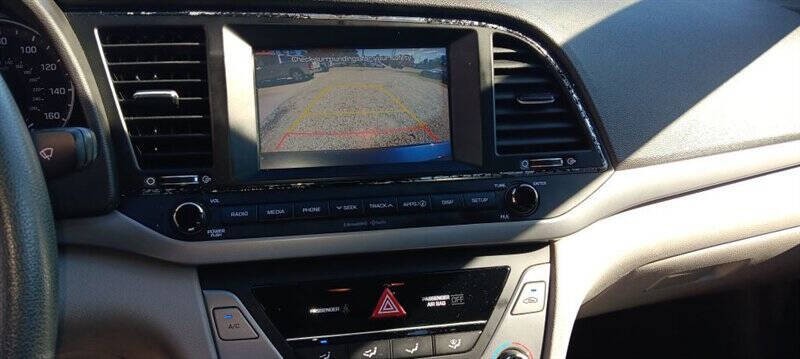 2017 Hyundai Elantra Image 15