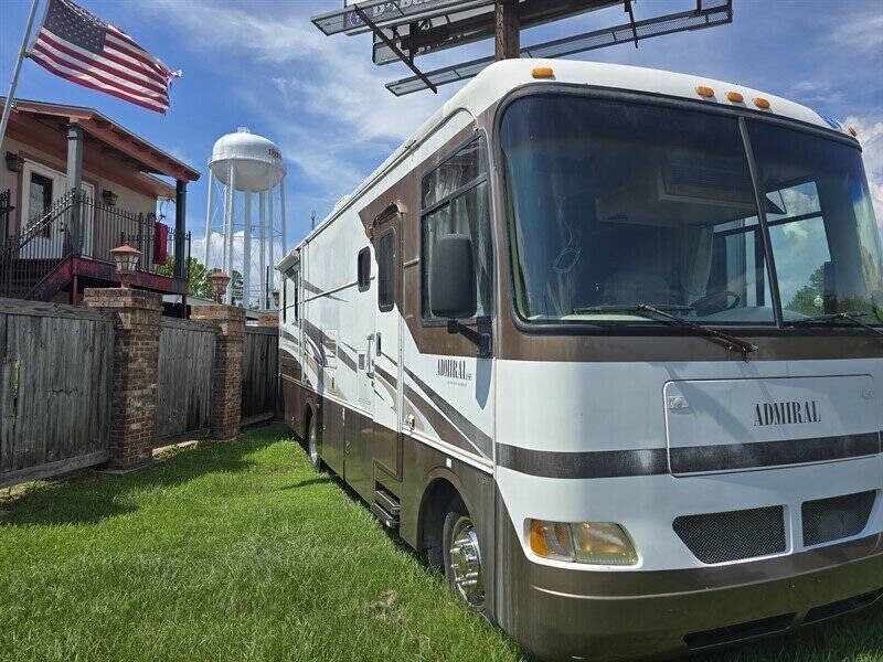 2004 Ford Motorhome Chassis Image 1