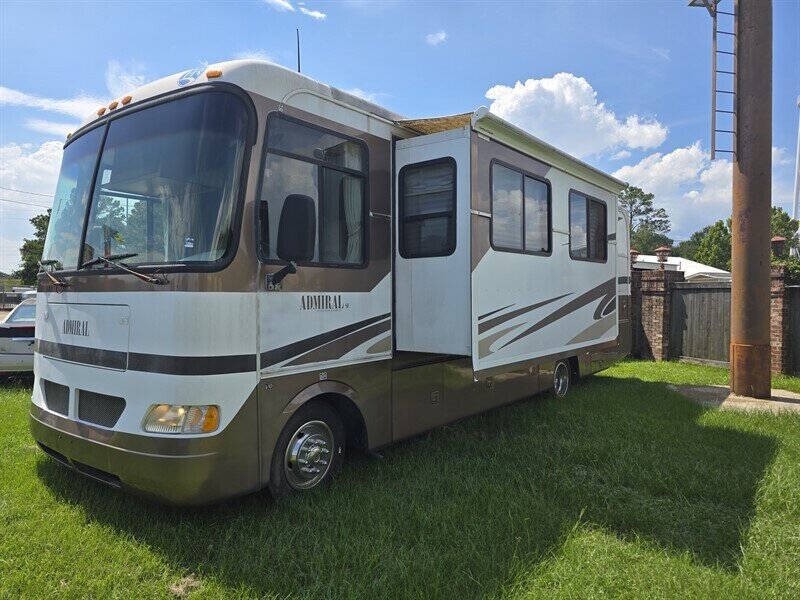 2004 Ford Motorhome Chassis Image 2