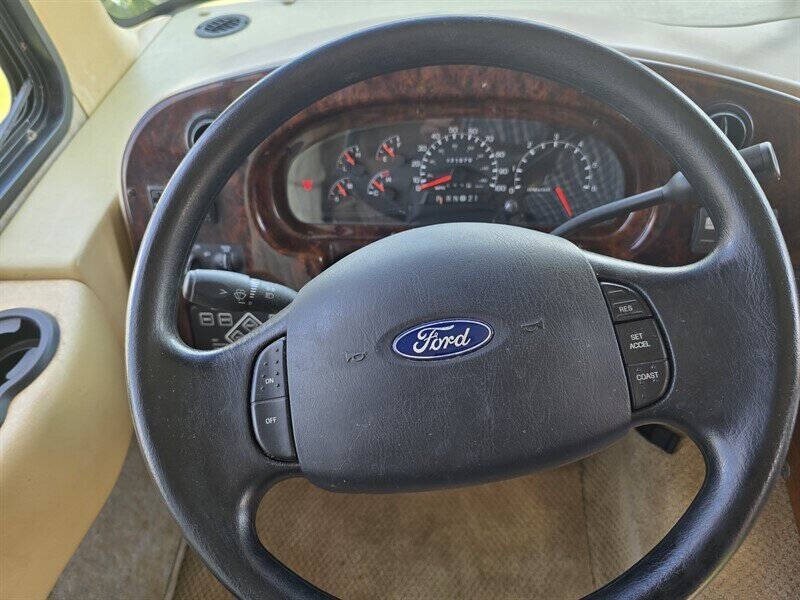 2004 Ford Motorhome Chassis Image 3