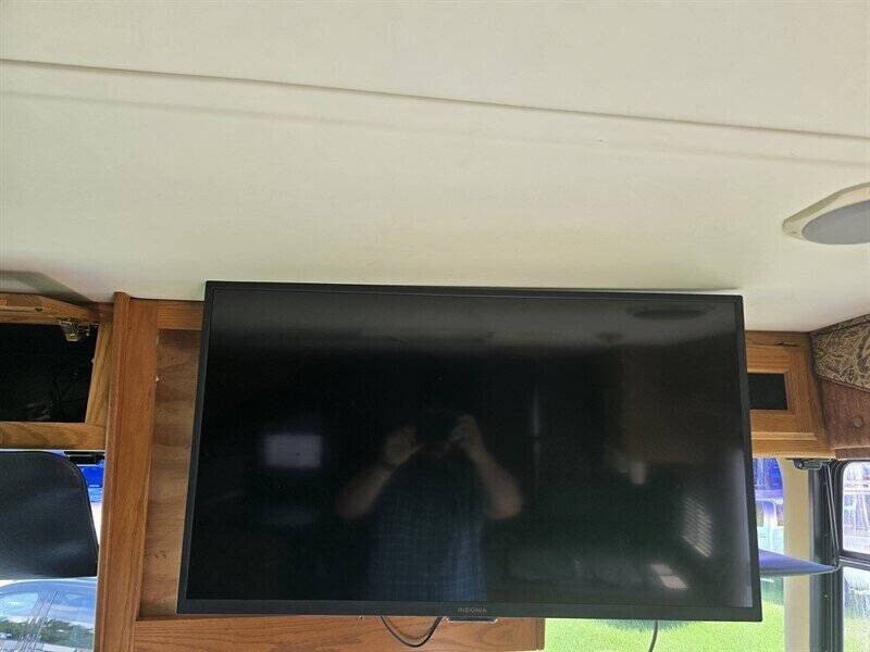 2004 Ford Motorhome Chassis Image 4