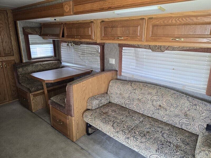 2004 Ford Motorhome Chassis Image 5