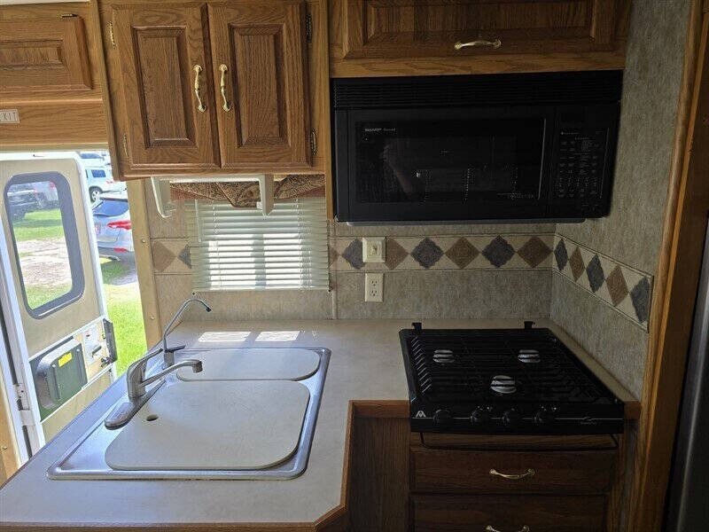 2004 Ford Motorhome Chassis Image 6