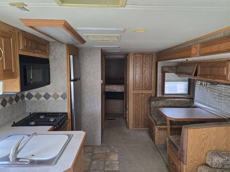 2004 Ford Motorhome Chassis Image 10