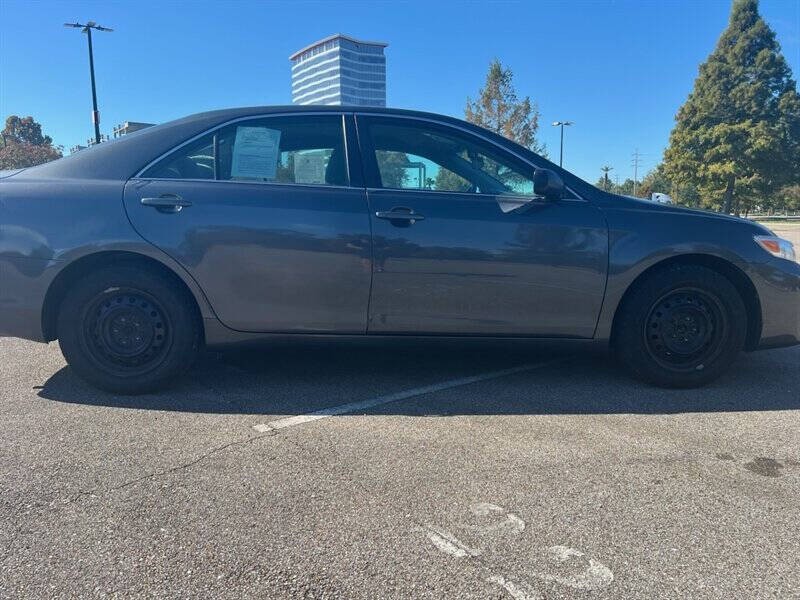 2011 Toyota Camry Image 4