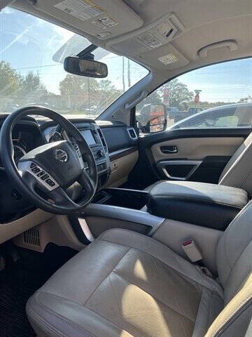 2016 Nissan Titan Image 8
